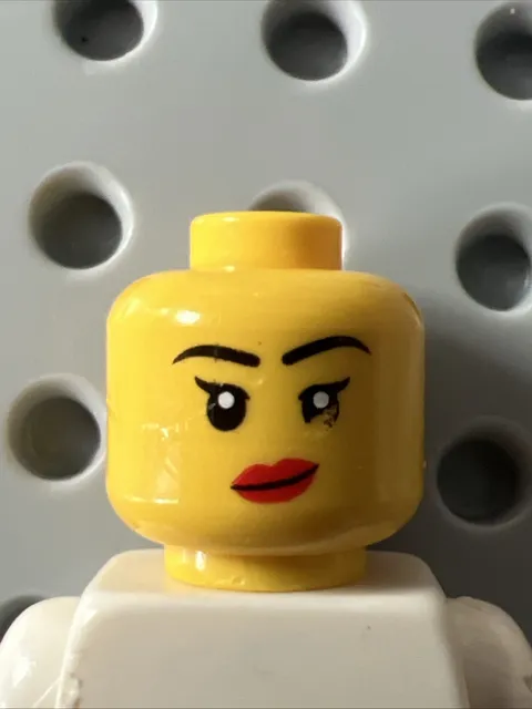 LEGO 3626pb3578 Head Dual Sided Female Black Eyebrows Red Lips Grin Scowl Dents