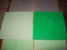 LEGO  LOT OF TWO BASEPLATE 32 X 32 GREEN AND L.GREY COLORS