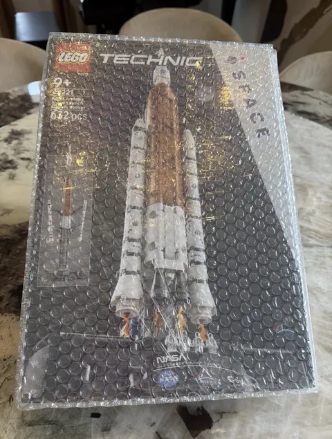 LEGO Technic NASA Artemis Space Launch System Rocket (42221) New Sealed In hand
