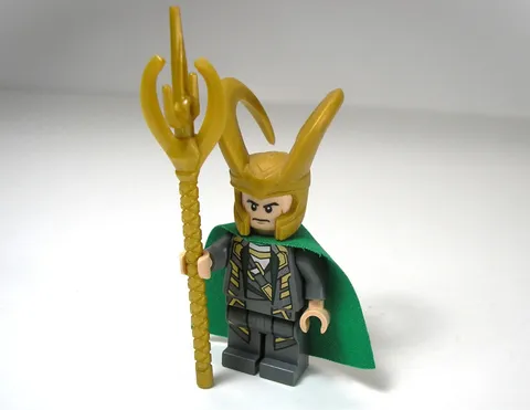 2012 LEGO Super Heroes Loki Avengers minifigure #sh0033 with staff