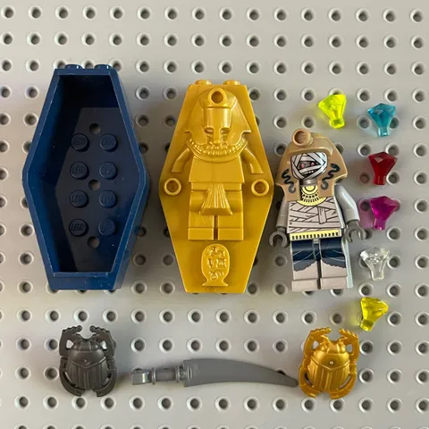 LEGO Mummy Warrior 2 Minifigure Pharaoh's Quest 7325 Coffin Scarab (2011)