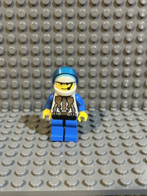 Vintage Lego LoM Assistant Mini-figure 2001 Space Theme
