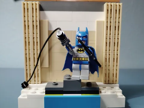 4+ LEGO Batman Minifigure 10724  + Batarang & Grappling Hook