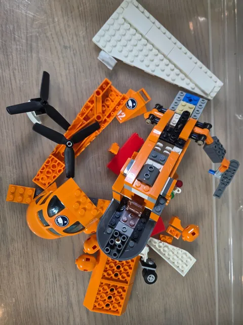 LEGO CITY: Arctic Supply Plane (60064) | Parts and pieces Incomplete