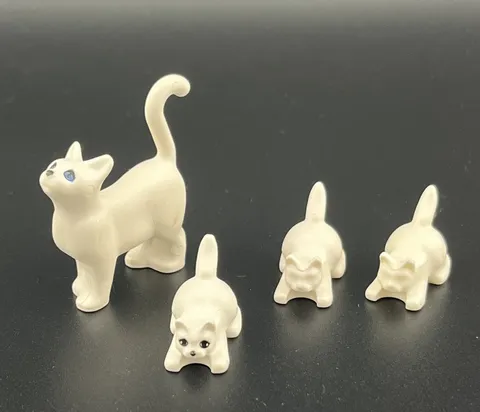 Lego Minifigure White Belville/Scala Cat Standing Blue Eyes, 3 Crouching Kittens