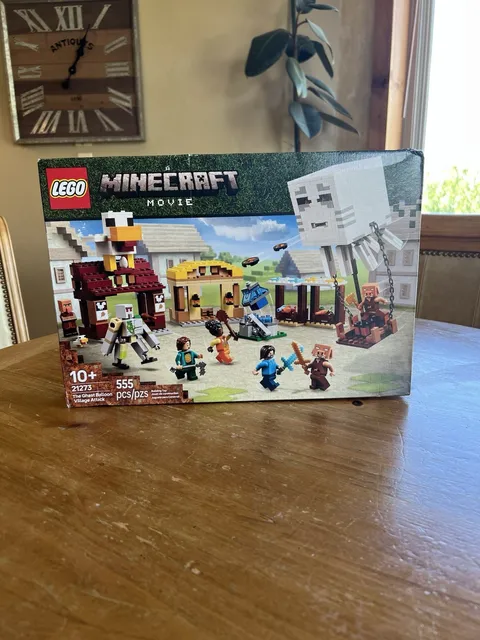 Lego 21273 Minecraft The Ghast Balloon Village Attack 555 pcs Set Movie 2025 New
