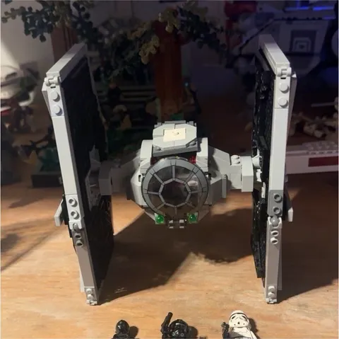 LEGO Star Wars 75300 Imperial TIE Fighter 8+ 432pcs Minifigures Box Retired