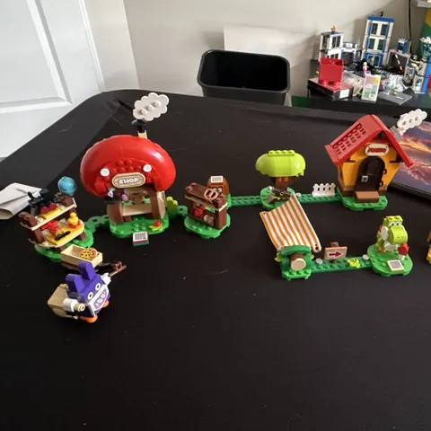 Lego Mario Mario’s house 71367 and Nabbit at toad shop 71429