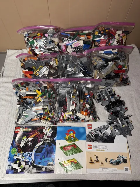 Bulk 18lb Lot of Assorted Legos - Parts, Pieces & Manuals