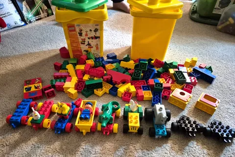 Lot 140 Pcs DUPLO Lego Building Bricks Assorted Cars, Blocks, Slopes, People