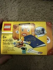 LEGO 5004932 Travel Building Suitcase Minifigure Passport Set New Sealed)