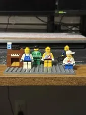 LEGO Town/City mixed lot featuring 5 minifigures, piano build, briefcase
