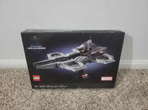 LEGO Marvel 76295 Avengers Helicarrier Display Model 509pc NEW Sealed