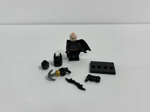 LEGO DC Super Heroes Batman Black Suit with Copper Belt Rare W/ Extras!