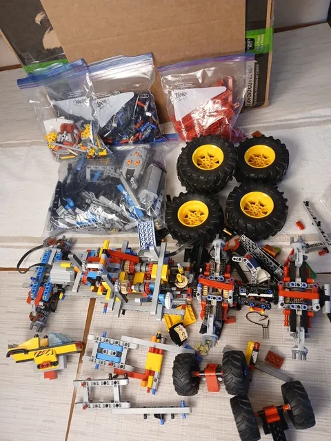 LEGO Technic Bulk Lot 5.8 lbs 6x6 Tow Truck 42070 Motor Monster Jam Tires