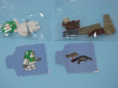 LEGO Star Wars Minifigure - Ewok in Ugly Christmas Sweater with Glider