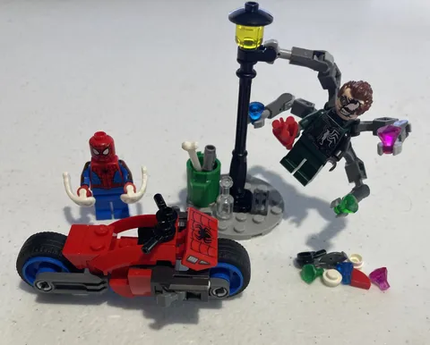 Lego Marvel 76275 Motorcycle Chase Spideman Vs Doc Ock Complete Used