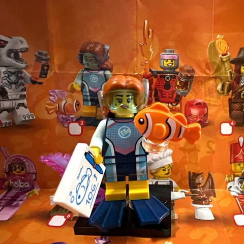 LEGO Series 29 Marine Biologist Mini-figure Will come sealed picture is display
