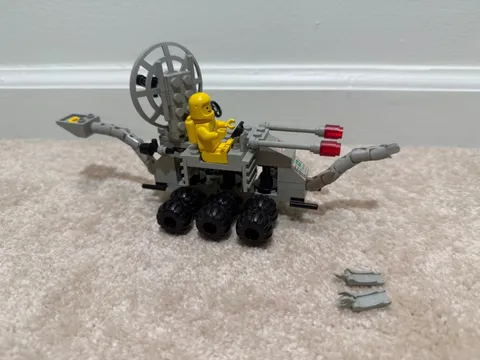 Lego 6880 Surface Explorer, 99% complete 2 broken pieces