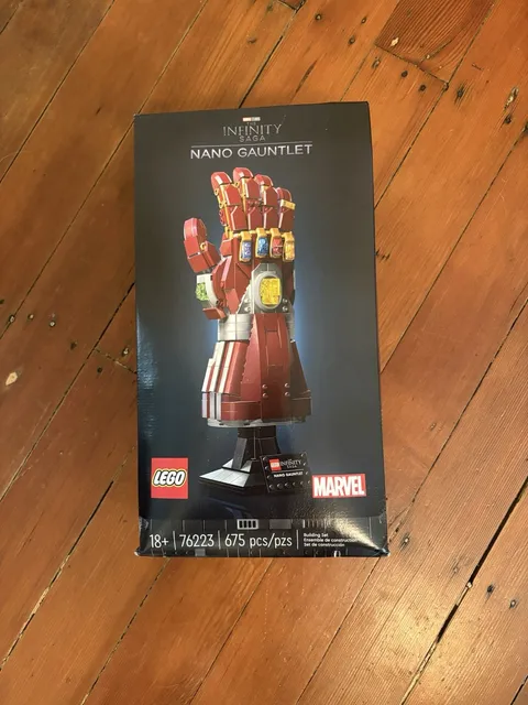 LEGO Super Heroes: Nano Gauntlet (76223) Damaged Box