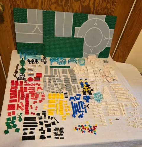 LEGO 6396 TOWN: International Jetport - incomplete w/web instructions
