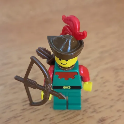 Forestman minifigure Red, Brown Hat, Red Feather LEGO Castle Forestmen 6042 6066