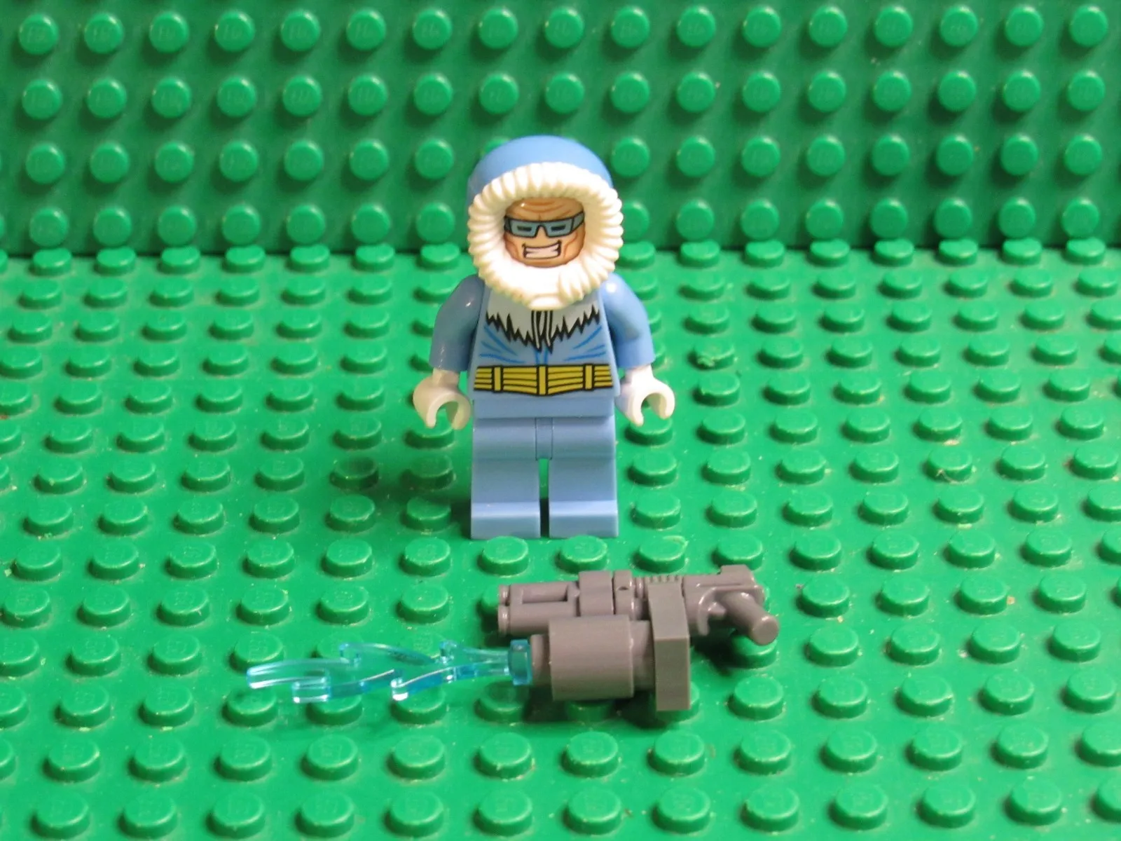 LEGO Captain Cold Minifigure + gun 76026 Justice League DC Super Heroes CC26