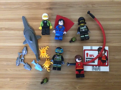 Genuine Lego Bulk Used Lot of mini figs. Superheros, divers, fish, crabs, shark