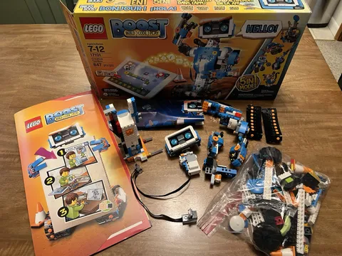 LEGO Boost 17101 Creative Toolbox Vernie Robot w/ Box, Play Mat, Lights Work