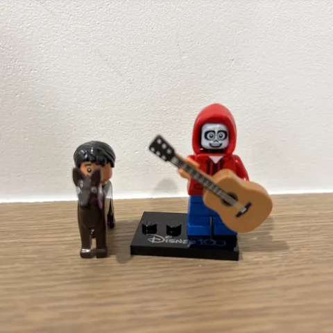 Disney 100 LEGO Minifigures Miguel Rivera with All Accessories And Stand