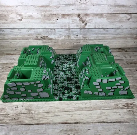 LEGO Green 32x48 Raised Baseplate Stone Path Pits 6091 10176 Castle Part # 30271