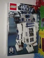 LEGO Star Wars 10225 R2-D2(TM) Set with Minor Box Scratches and Damage