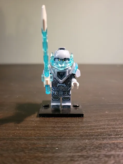 Official LEGO Nexo Knights Stone Clay Moorington minifgure