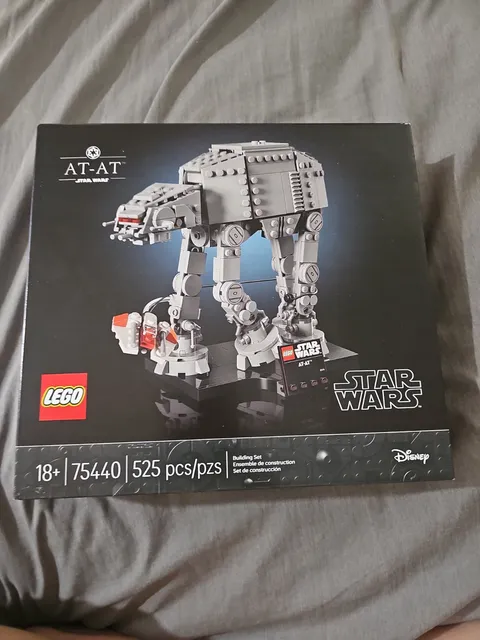 Authentic LEGO STAR WARS AT-AT  (75440) 525 Pieces Brand New