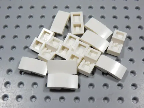 LEGO Lot of 14 White 2x1 Curved Slopes No Stud BP