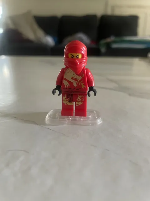 lego ninjago kai dx minifigure (small crack on left side of torso)