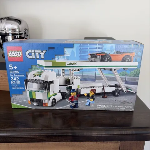 Lego City: Car Transporter Truck 60305 - New Sealed Box in Very Good Shape