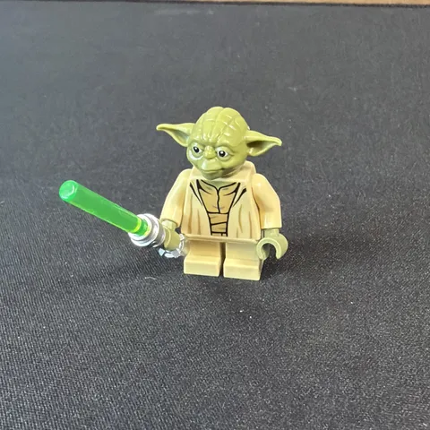 LEGO Star Wars Yoda Minifigure Olive Green with Green Lightsaber sw1288 - 75360