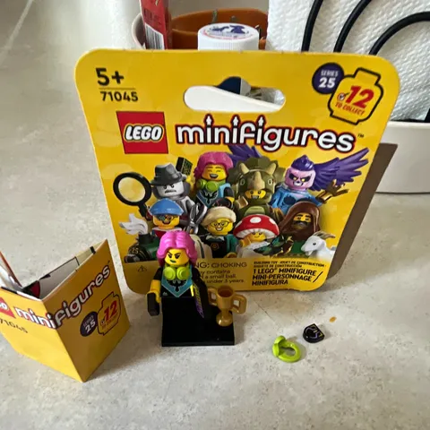 LEGO Minifigures Series 25 71045 Minifigure w/ Pink Hair, Trophy & Tile