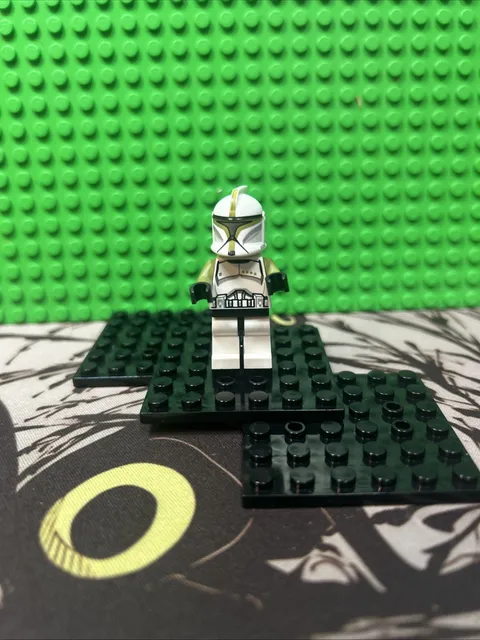 Lego Clone Trooper Sergeant (Phase 1) Minifigure Star Wars 75000 sw0438 DM17