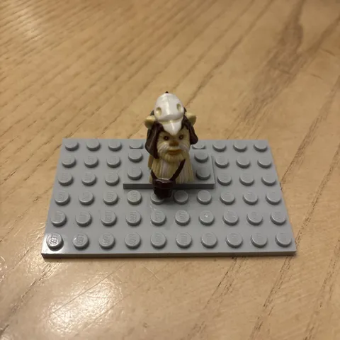 LEGO Star Wars Logray Ewok Minifigure Head Piece