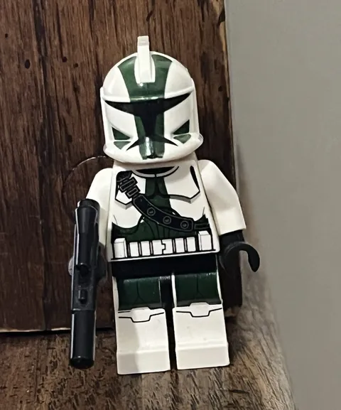 LEGO Star Wars Clone Commander Gree P1. (Swing wear on left arm)