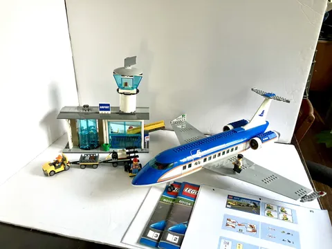 LEGO 2016 Airport Passenger Terminal 60104 Used Complete retired used 99%