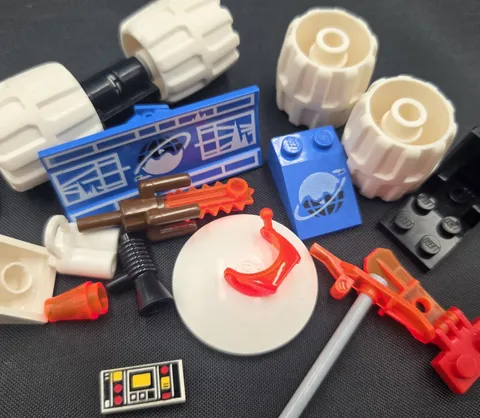 1993 LEGO Space: Ice Planet 2002 Parts Lot 16 White Chunky Wheels And More