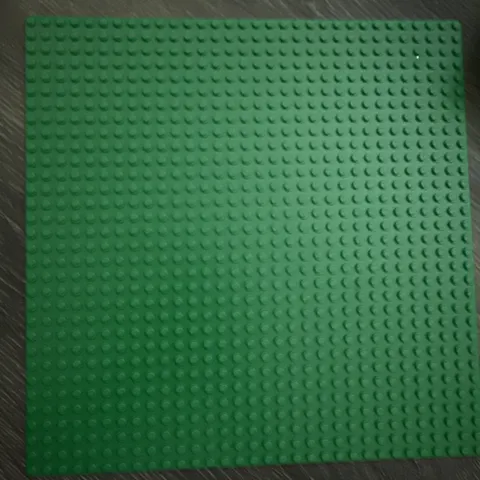 Lot Of Twenty-Five (25) 32x32 LEGO Green Baseplates Plates 10" x 10"