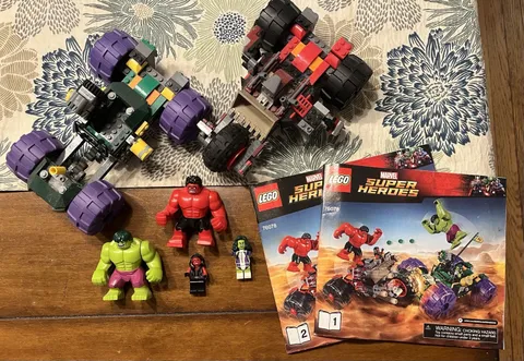 LEGO Marvel Super Heroes 76078 Hulk vs Red Hulk 375 pcs No Box All Mini-figs inc