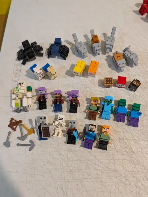 Huge 30+pc lot Minecraft mini figs figures creeper,spiders,steve,weapons,more