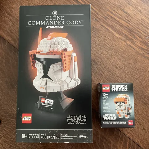 LEGO Star Wars: Clone Commander Cody Helmet (75350) with BRICK HEADZ (40675) 
