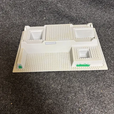 LEGO 51542 light grey Baseplate Raised 32x48x6 Via Police Station & Hospital Set