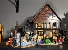 Lego Ideas Disney Hocus Pocus 21341 Sanderson Sisters Cottage Used